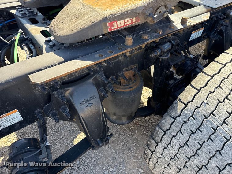 image for item ES5869 2021 Freightliner Cascadia 126 semi truck