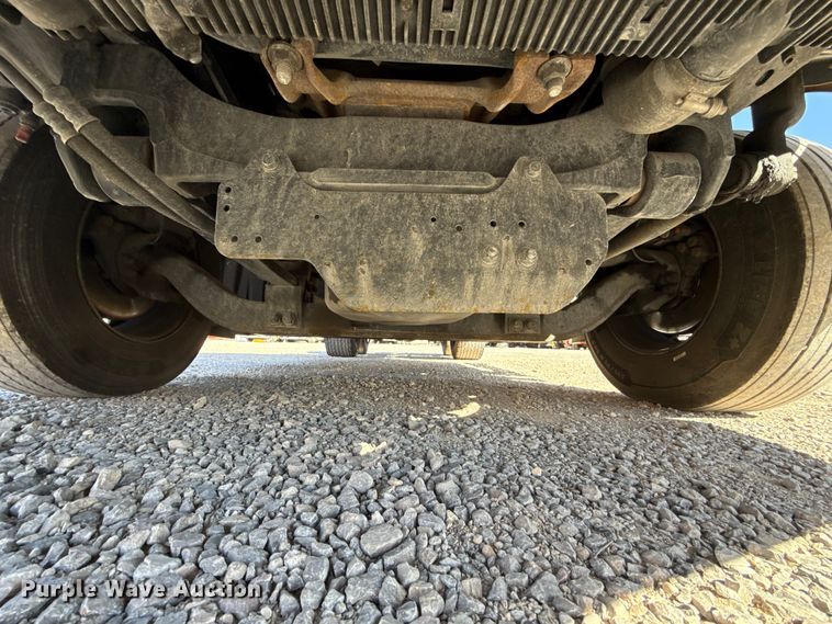 image for item ES5869 2021 Freightliner Cascadia 126 semi truck