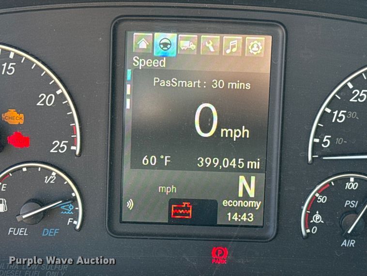 image for item ES5869 2021 Freightliner Cascadia 126 semi truck