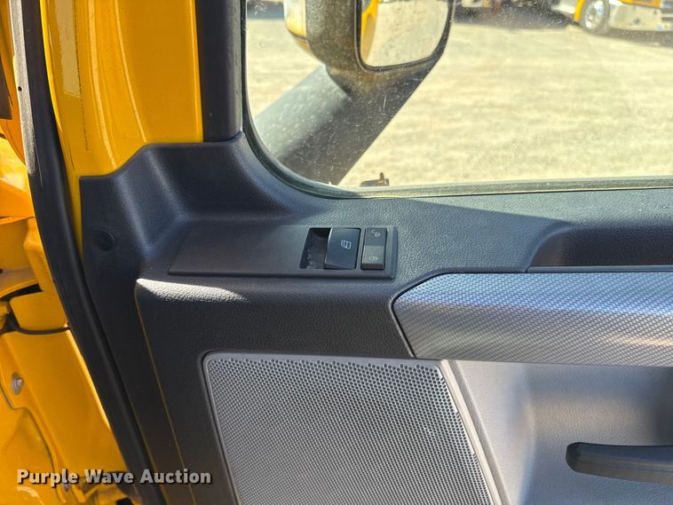 image for item ES5869 2021 Freightliner Cascadia 126 semi truck