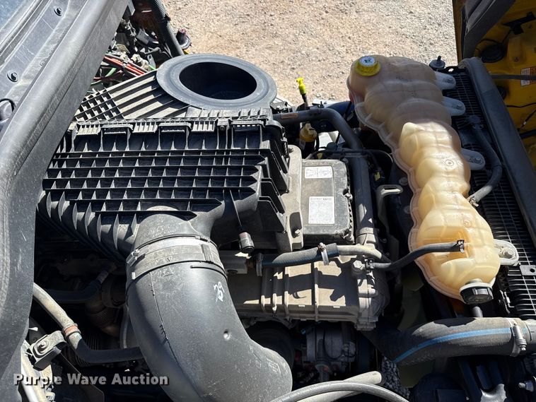 image for item ES5869 2021 Freightliner Cascadia 126 semi truck