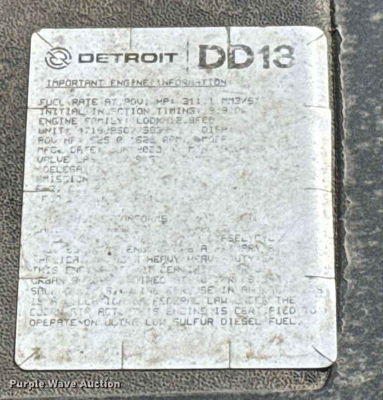 image for item ES5869 2021 Freightliner Cascadia 126 semi truck