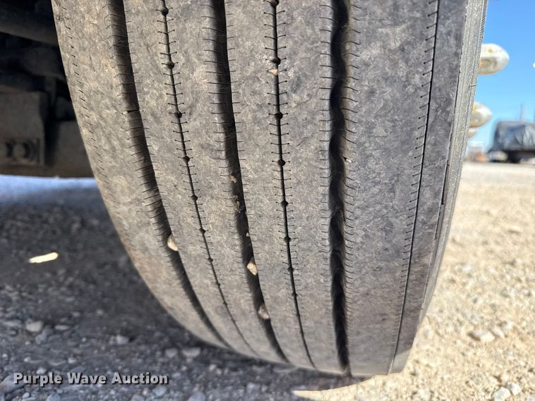 image for item ES5869 2021 Freightliner Cascadia 126 semi truck