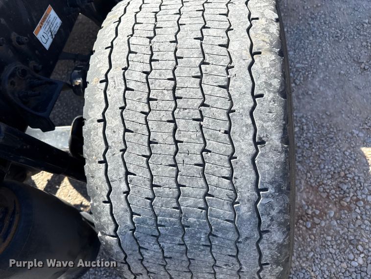 image for item ES5869 2021 Freightliner Cascadia 126 semi truck