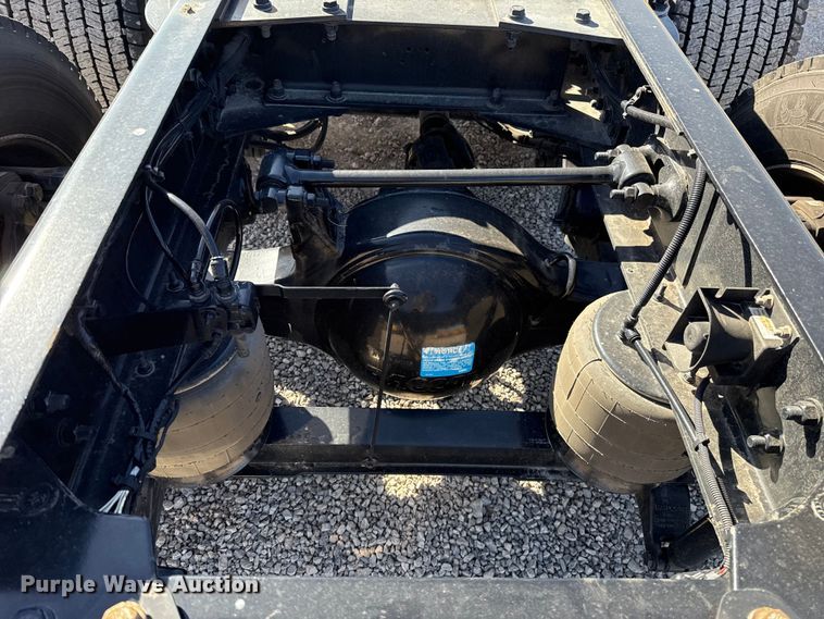 image for item ES5870 2022 Kenworth T680 semi truck