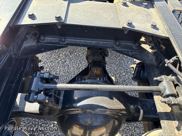 image for item ES5870 2022 Kenworth T680 semi truck