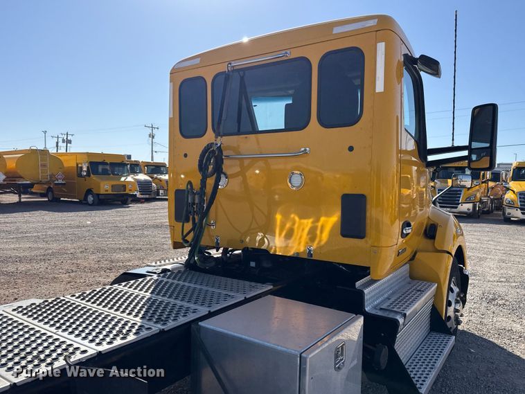 image for item ES5870 2022 Kenworth T680 semi truck