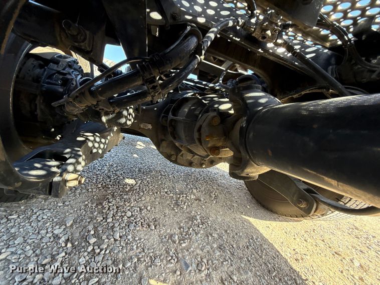 image for item ES5870 2022 Kenworth T680 semi truck