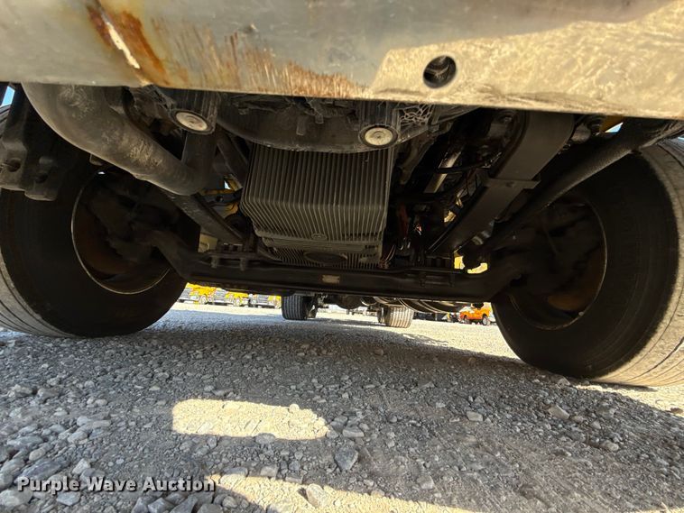 image for item ES5870 2022 Kenworth T680 semi truck