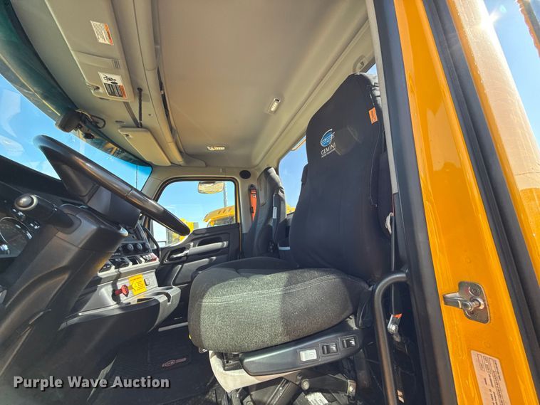 image for item ES5870 2022 Kenworth T680 semi truck