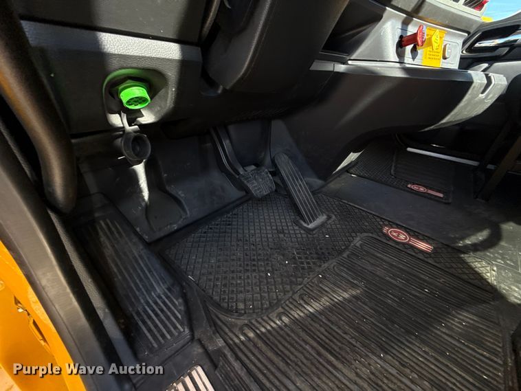 image for item ES5870 2022 Kenworth T680 semi truck