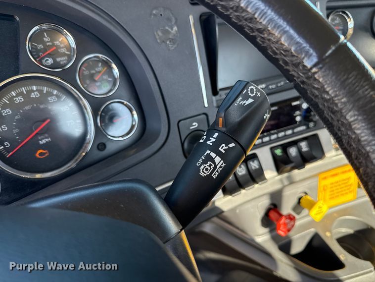 image for item ES5870 2022 Kenworth T680 semi truck