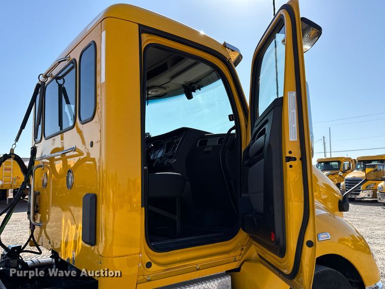 image for item ES5870 2022 Kenworth T680 semi truck