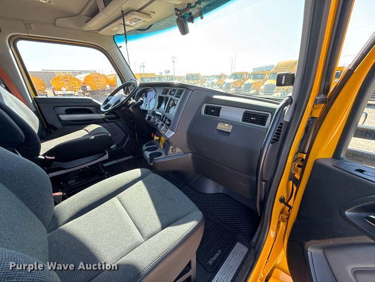 image for item ES5870 2022 Kenworth T680 semi truck