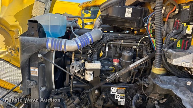 image for item ES5870 2022 Kenworth T680 semi truck