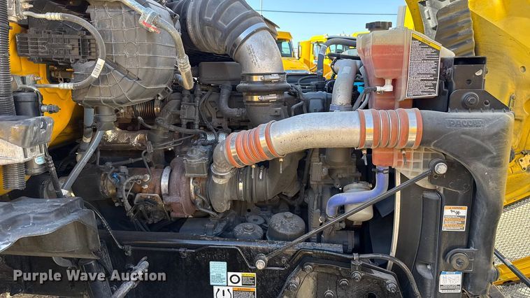 image for item ES5870 2022 Kenworth T680 semi truck