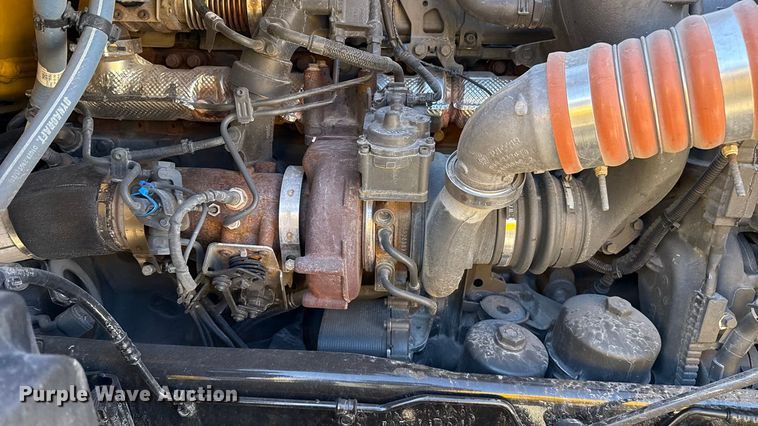 image for item ES5870 2022 Kenworth T680 semi truck