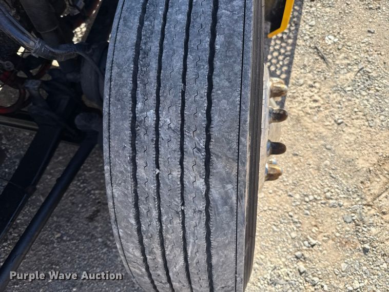 image for item ES5870 2022 Kenworth T680 semi truck