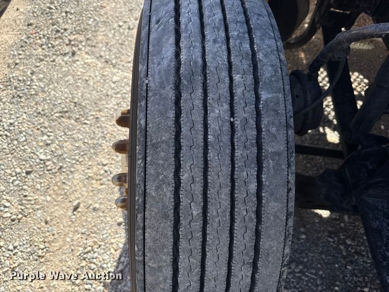 image for item ES5870 2022 Kenworth T680 semi truck