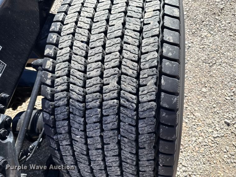 image for item ES5870 2022 Kenworth T680 semi truck