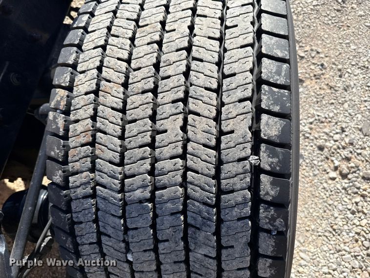 image for item ES5870 2022 Kenworth T680 semi truck