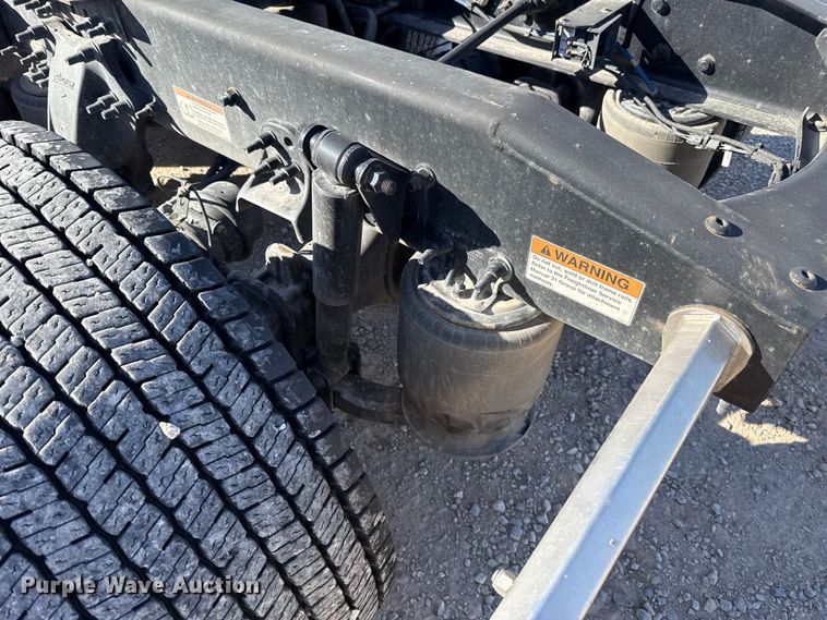 image for item ES5871 2021 Freightliner Cascadia 126 semi truck