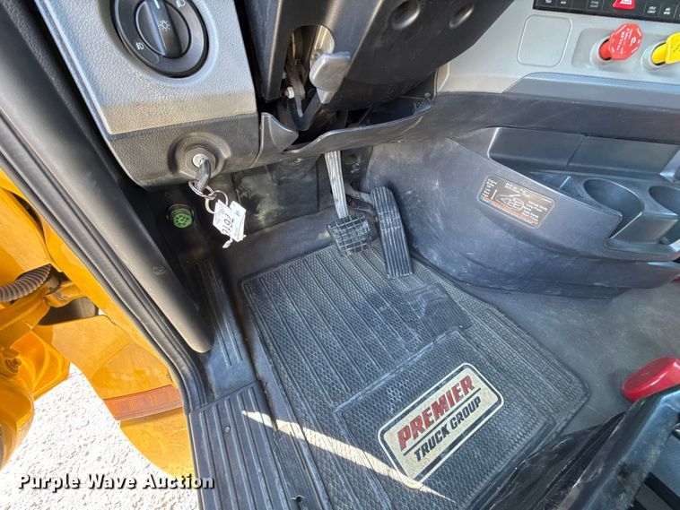 image for item ES5871 2021 Freightliner Cascadia 126 semi truck