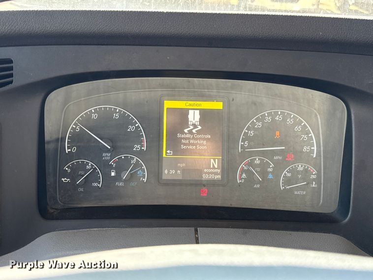 image for item ES5871 2021 Freightliner Cascadia 126 semi truck