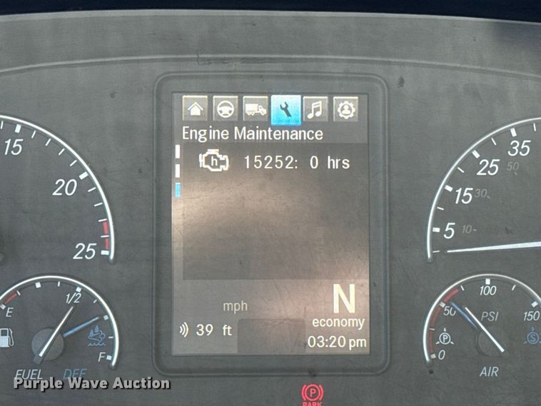 image for item ES5871 2021 Freightliner Cascadia 126 semi truck