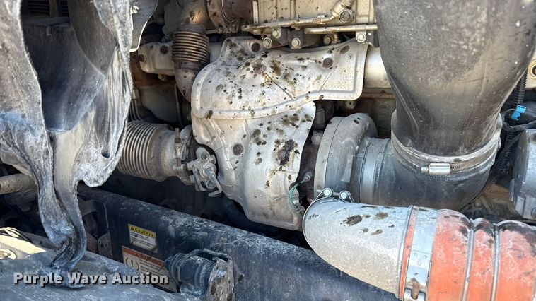 image for item ES5871 2021 Freightliner Cascadia 126 semi truck