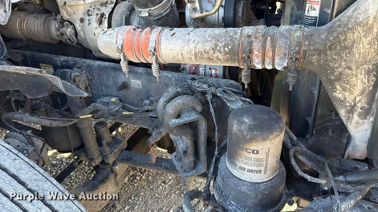 image for item ES5871 2021 Freightliner Cascadia 126 semi truck