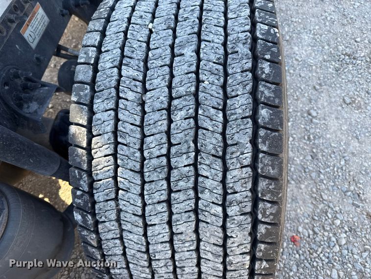 image for item ES5871 2021 Freightliner Cascadia 126 semi truck