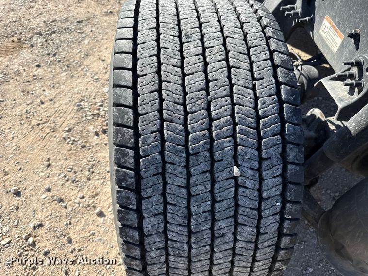 image for item ES5871 2021 Freightliner Cascadia 126 semi truck