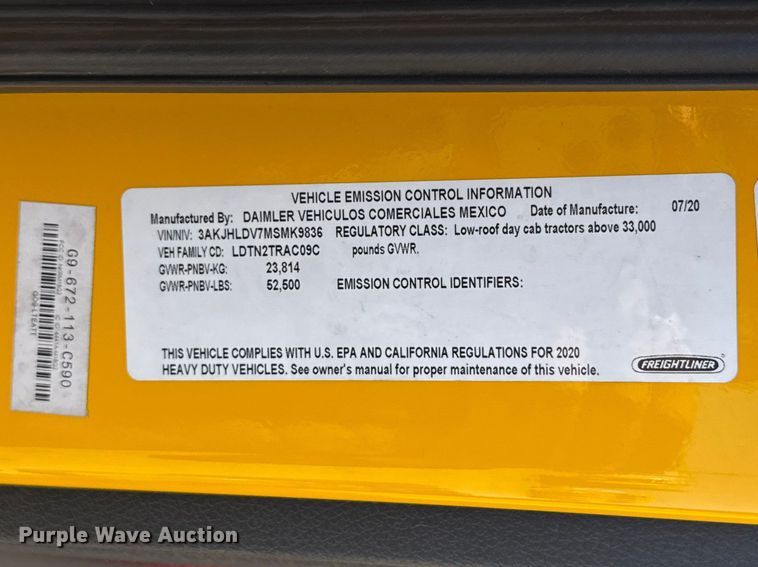 image for item ES5871 2021 Freightliner Cascadia 126 semi truck