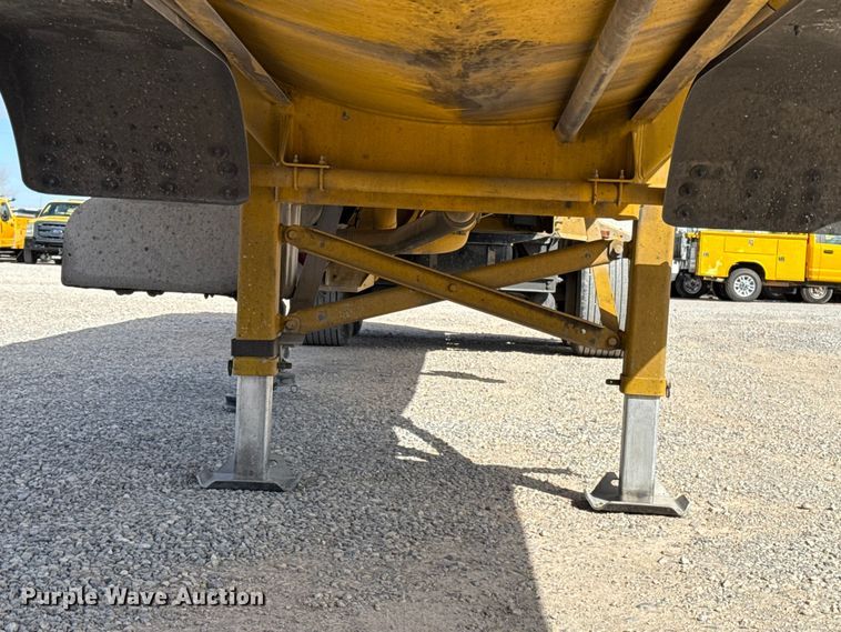 image for item ES5873 2010 Beall BAST-97-3-DC tank trailer