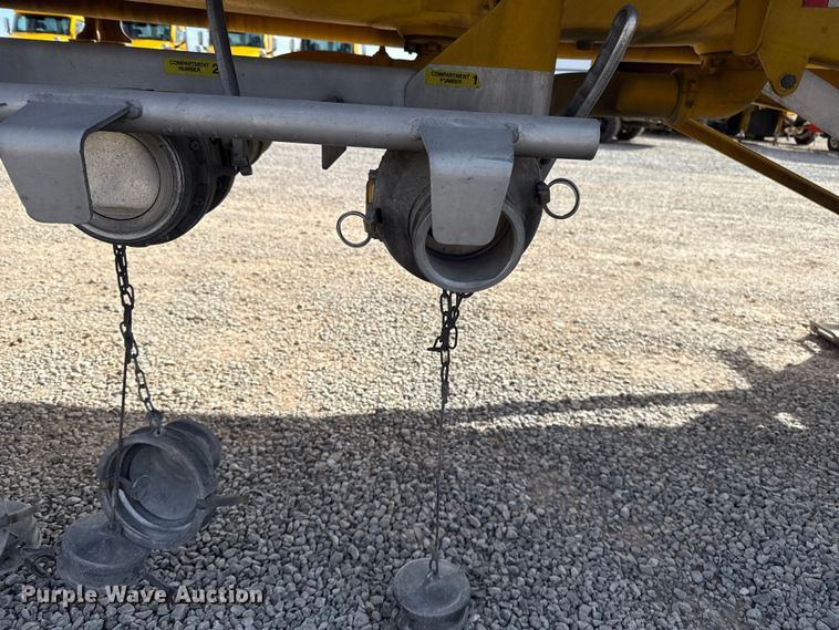 image for item ES5873 2010 Beall BAST-97-3-DC tank trailer