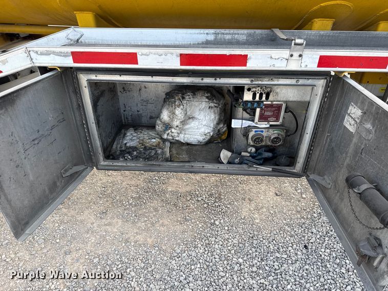 image for item ES5873 2010 Beall BAST-97-3-DC tank trailer