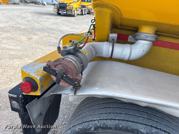 image for item ES5873 2010 Beall BAST-97-3-DC tank trailer