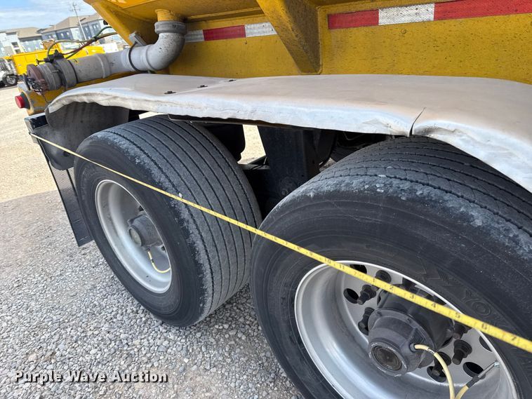 image for item ES5873 2010 Beall BAST-97-3-DC tank trailer