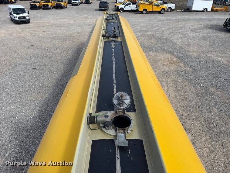 image for item ES5873 2010 Beall BAST-97-3-DC tank trailer