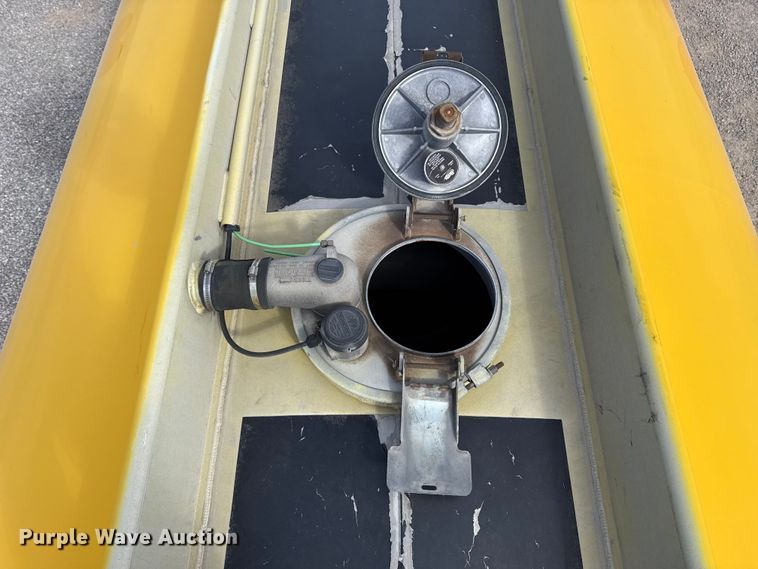 image for item ES5873 2010 Beall BAST-97-3-DC tank trailer