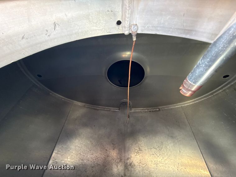 image for item ES5873 2010 Beall BAST-97-3-DC tank trailer