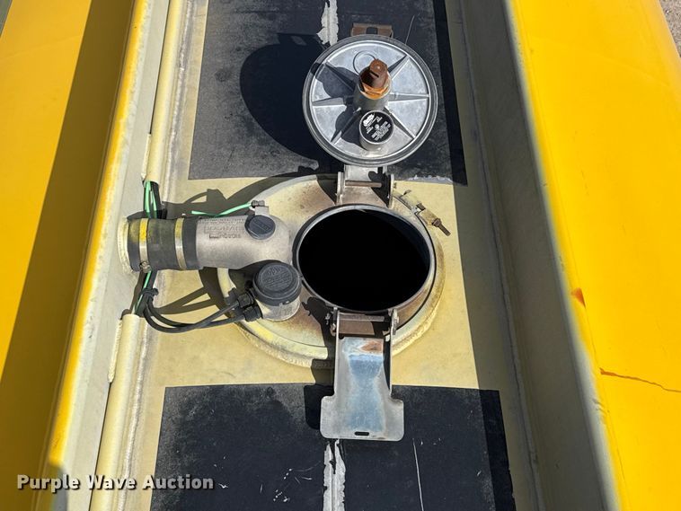 image for item ES5873 2010 Beall BAST-97-3-DC tank trailer