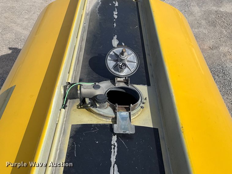 image for item ES5873 2010 Beall BAST-97-3-DC tank trailer