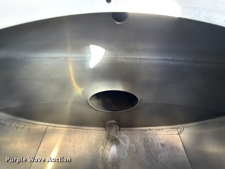 image for item ES5873 2010 Beall BAST-97-3-DC tank trailer