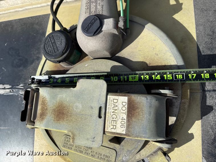 image for item ES5873 2010 Beall BAST-97-3-DC tank trailer