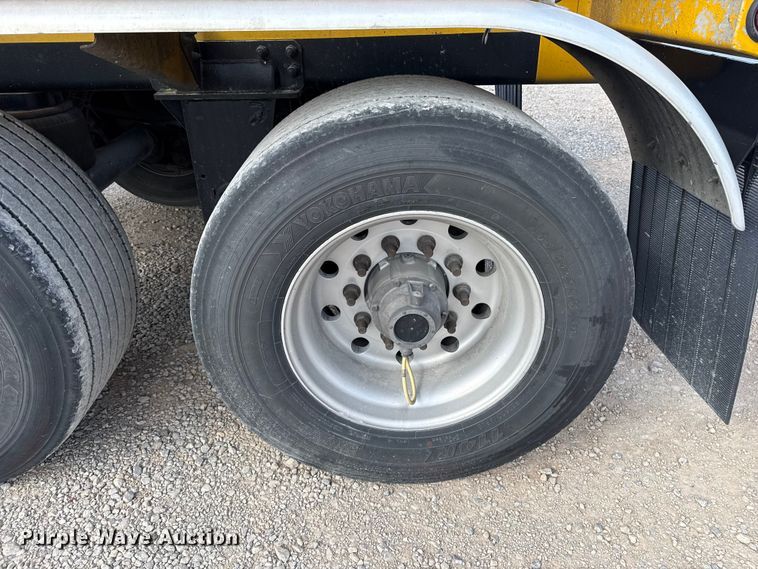 image for item ES5873 2010 Beall BAST-97-3-DC tank trailer