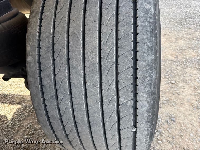 image for item ES5873 2010 Beall BAST-97-3-DC tank trailer