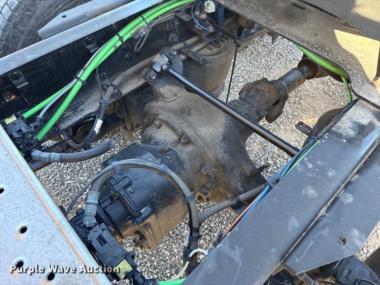 image for item ES5874 2021 Freightliner Cascadia 126 semi truck