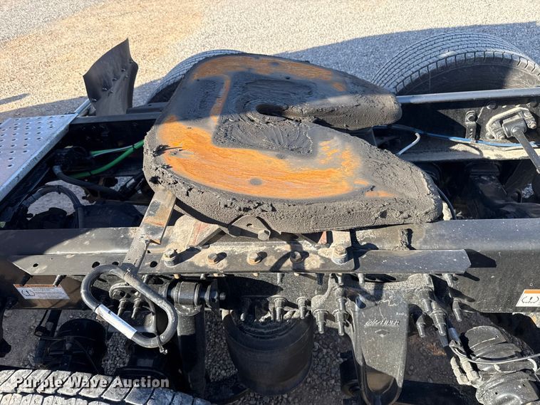 image for item ES5874 2021 Freightliner Cascadia 126 semi truck